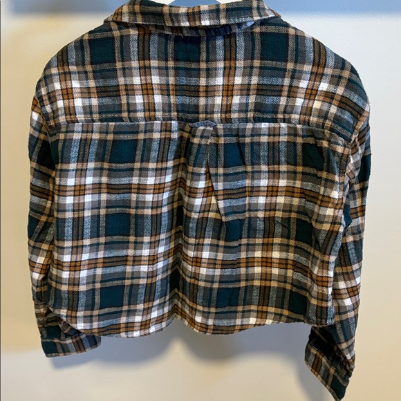 American Eagle Outfitters cropped plaid flannel. - Picture 5 of 6